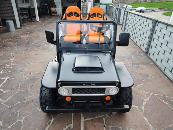 HILLBIL XTR-9 Elektro Kinderauto 1200 W, schwarz matt, konfigurierbar 10 km/h bis 40 km/h, mit Anhängerkupplung - Elektroauto für Kinder